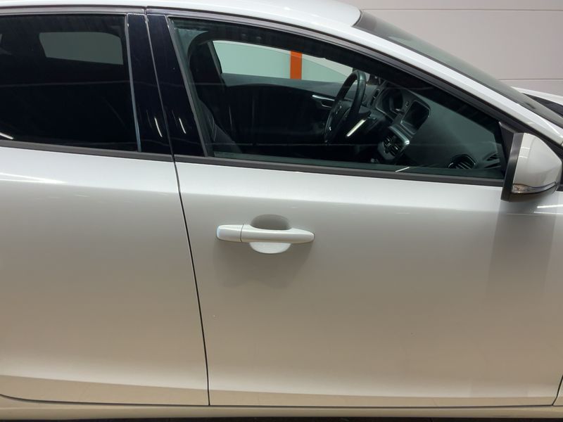 Volvo V40 2.0 D2 Momentum 2016 – снимка 10