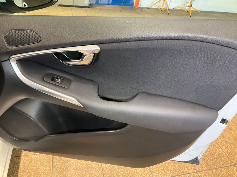 Volvo V40 2.0 D2 Momentum 2016 – снимка 26