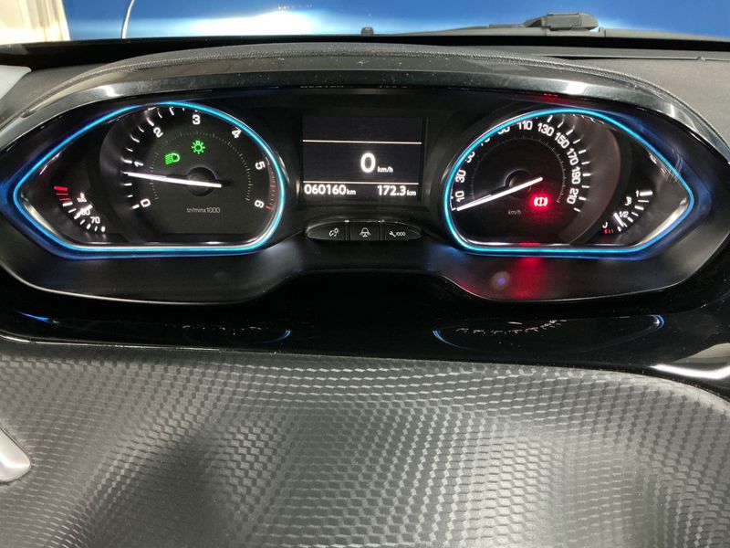 Peugeot 2008 1.6 e-HDi Allure 2014 – снимка 18