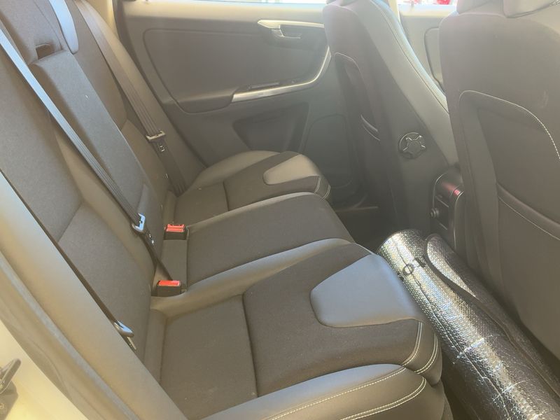 Volvo XC60 2.0 D3 Kinetic 2WD 2013 – снимка 19