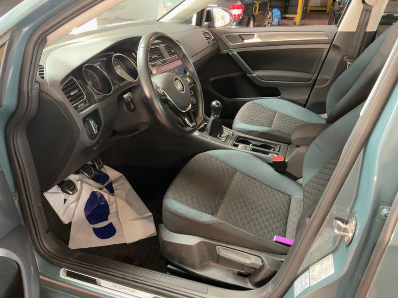 Volkswagen Golf VII 1.6 TDI IQ-DRIVE 2019 – снимка 16