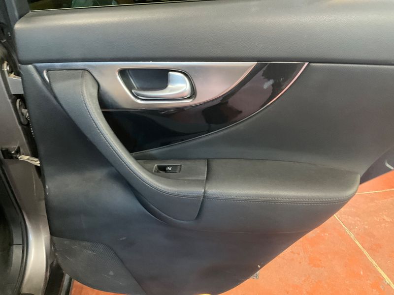 Infiniti FX 3.0 V6 Diesel FX30d S Premium 2010 – снимка 31