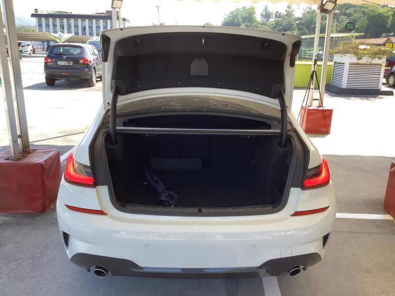 BMW 3er 318d Mild-Hybrid M Sport 2021 – снимка 15