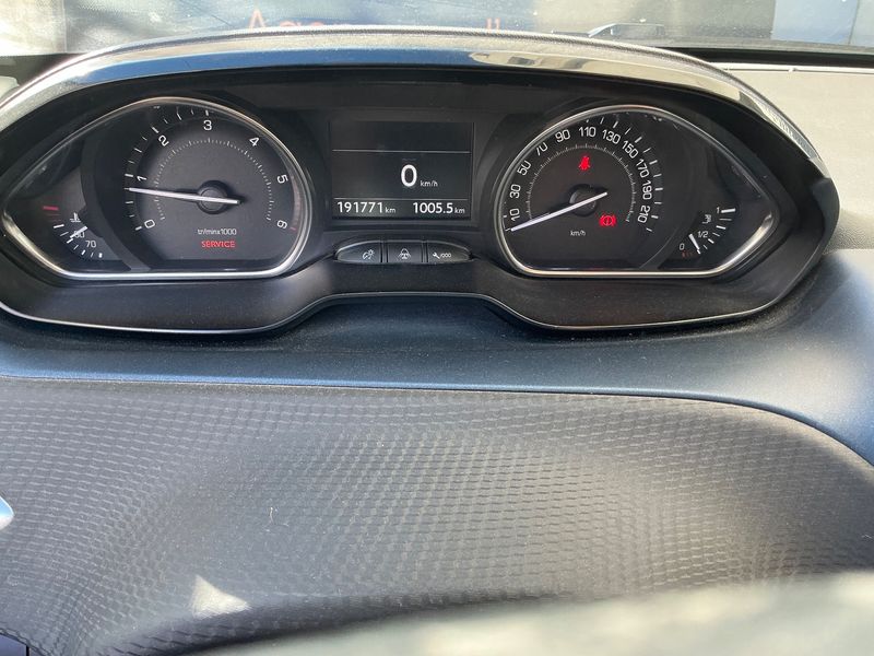 Peugeot 2008 1.6 e-HDi Crossway 2015 – снимка 18