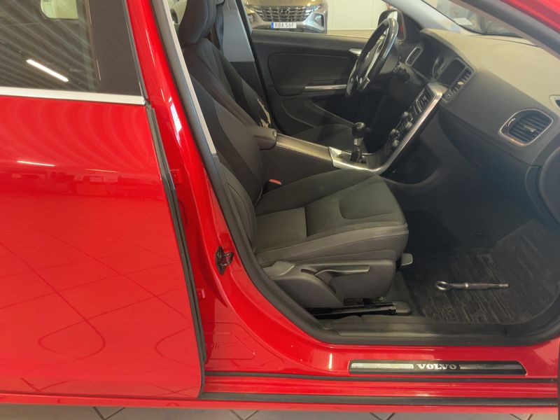 Volvo V60 1.6 T3 Momentum 2011 – снимка 17
