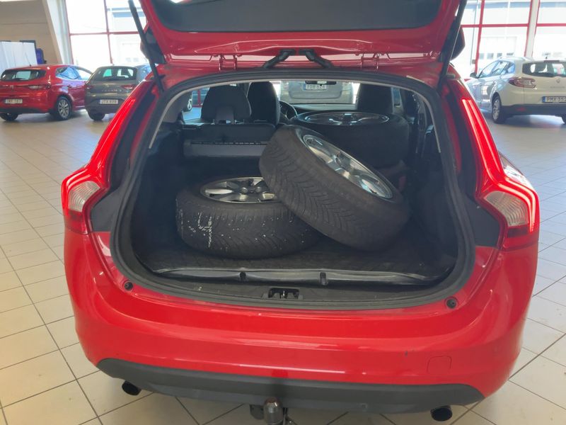 Volvo V60 1.6 T3 Momentum 2011 – снимка 16