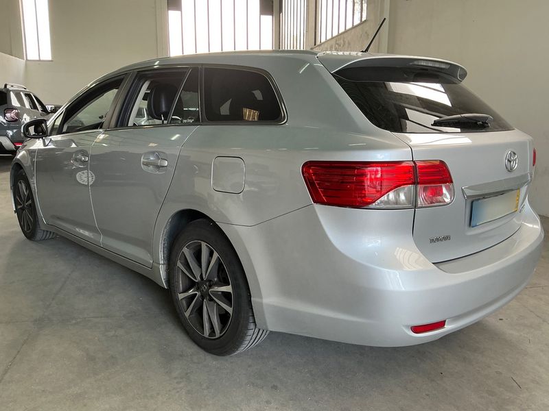 Toyota Avensis 2.0 D-4D 2014 – снимка 6