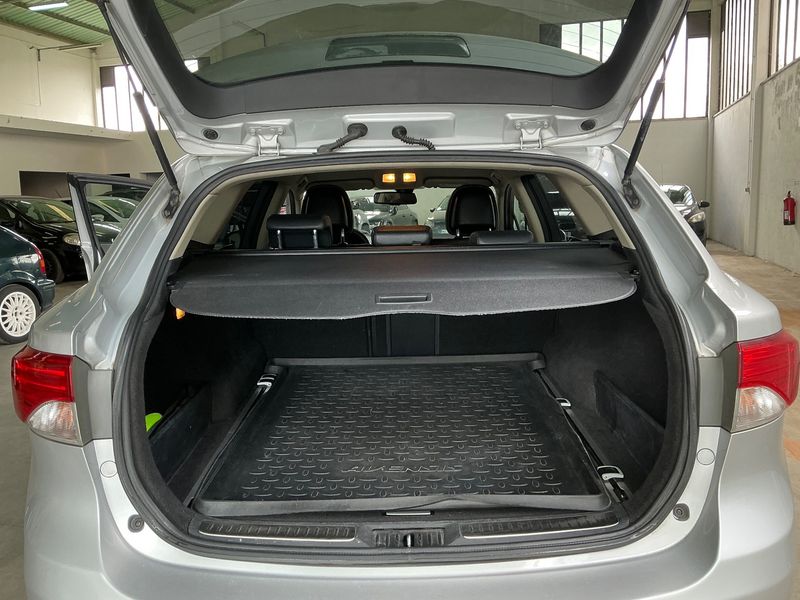 Toyota Avensis 2.0 D-4D 2014 – снимка 15