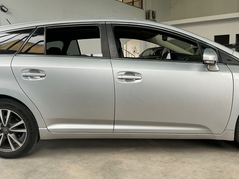 Toyota Avensis 2.0 D-4D 2014 – снимка 10