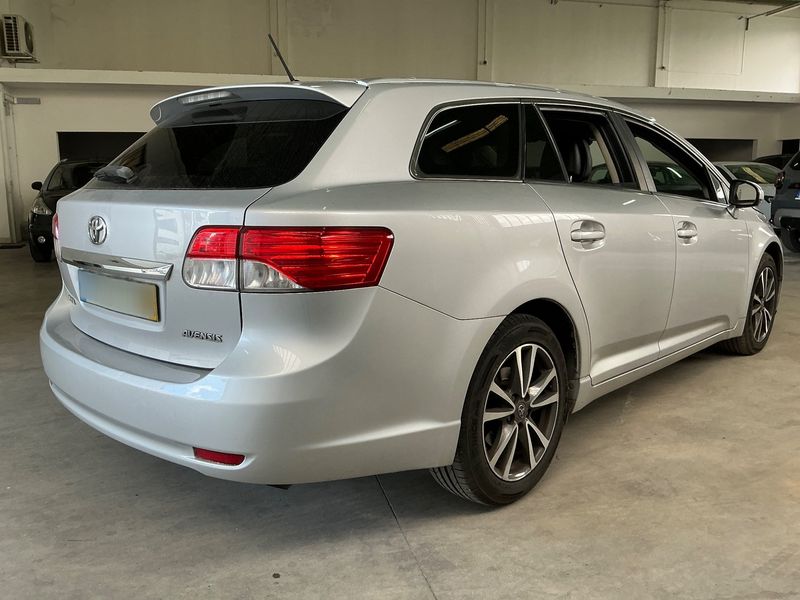 Toyota Avensis 2.0 D-4D 2014 – снимка 8