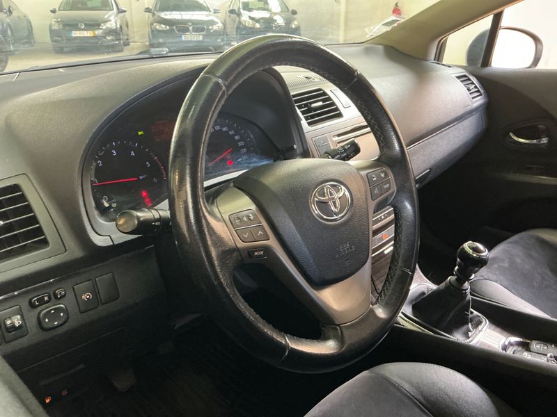 Toyota Avensis 2.0 D-4D 2014 – снимка 25