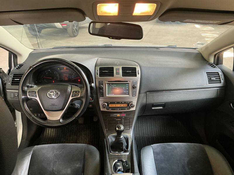 Toyota Avensis 2.0 D-4D 2014 – снимка 17