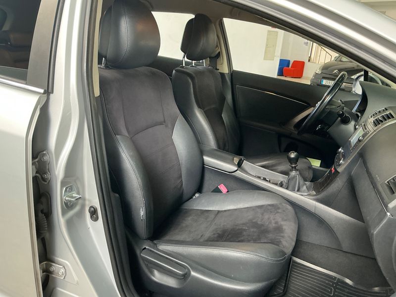 Toyota Avensis 2.0 D-4D 2014 – снимка 16