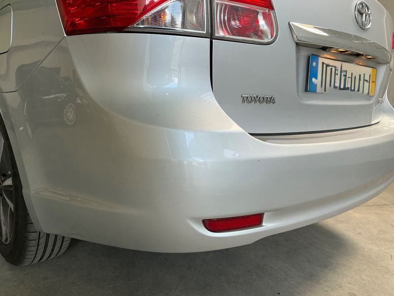 Toyota Avensis 2.0 D-4D 2014 – снимка 28