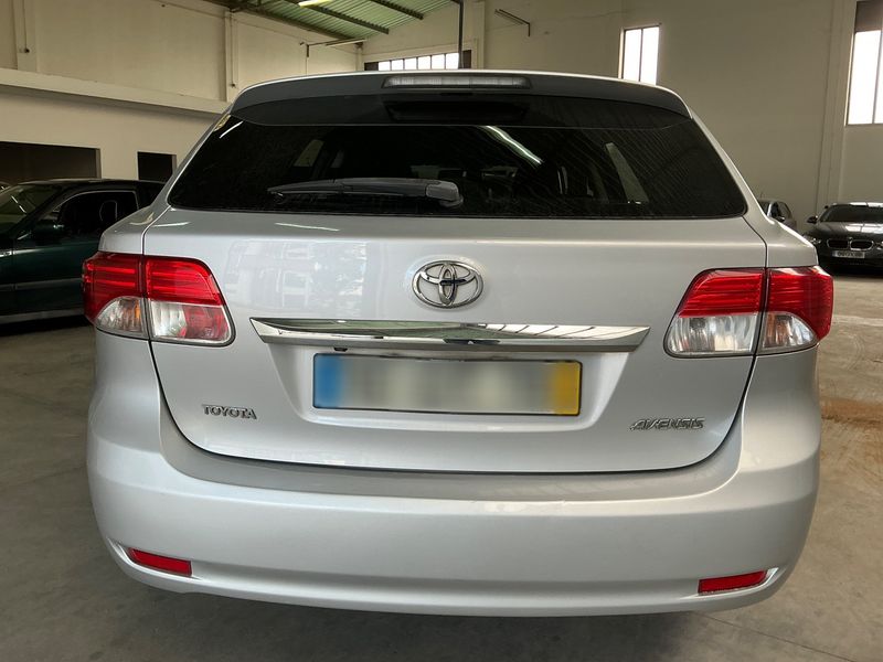 Toyota Avensis 2.0 D-4D 2014 – снимка 7
