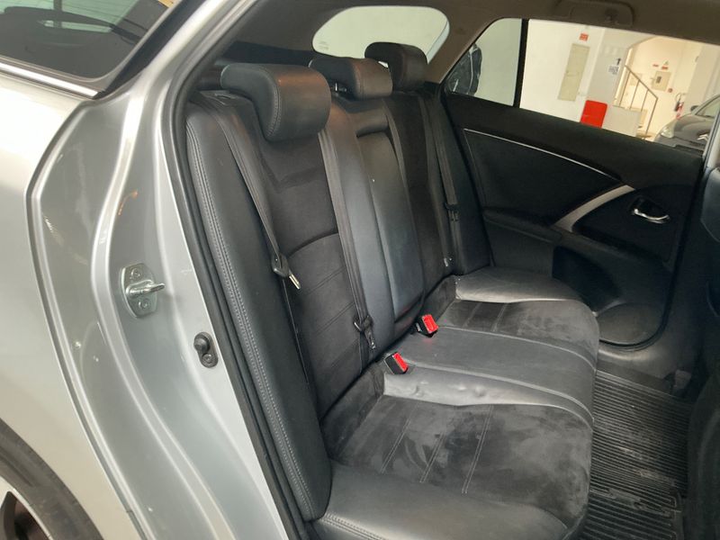 Toyota Avensis 2.0 D-4D 2014 – снимка 19