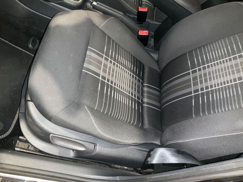 Volkswagen Polo 1.4 TDI Lounge BlueMotion Tech 2015 – снимка 36
