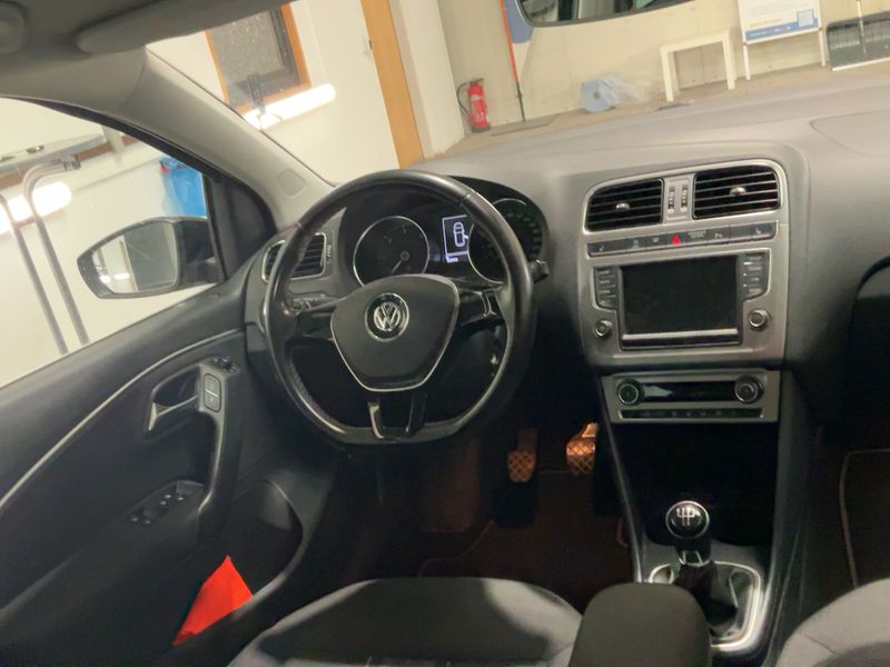 Volkswagen Polo 1.4 TDI Lounge BlueMotion Tech 2015 – снимка 17