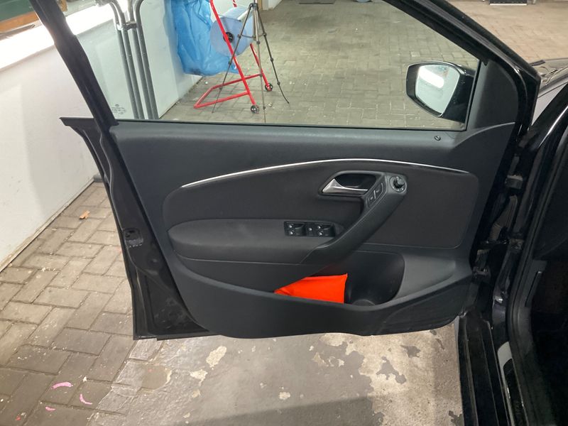 Volkswagen Polo 1.4 TDI Lounge BlueMotion Tech 2015 – снимка 45