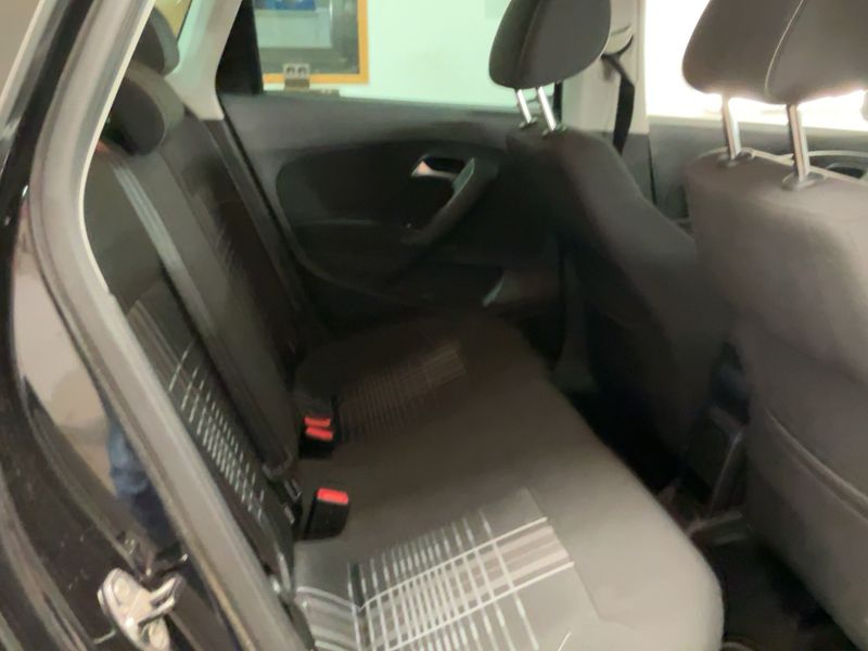 Volkswagen Polo 1.4 TDI Lounge BlueMotion Tech 2015 – снимка 19