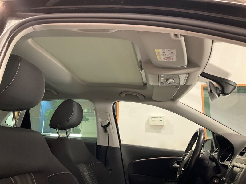 Volkswagen Polo 1.4 TDI Lounge BlueMotion Tech 2015 – снимка 31