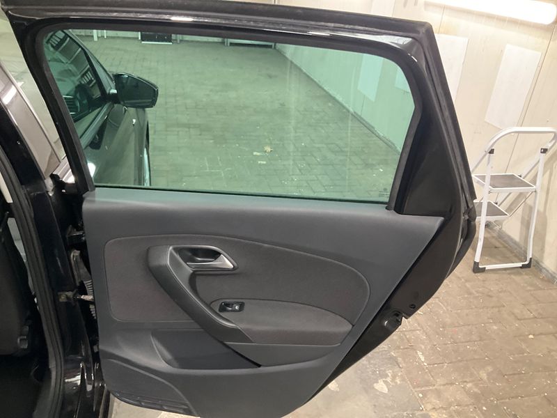 Volkswagen Polo 1.4 TDI Lounge BlueMotion Tech 2015 – снимка 32
