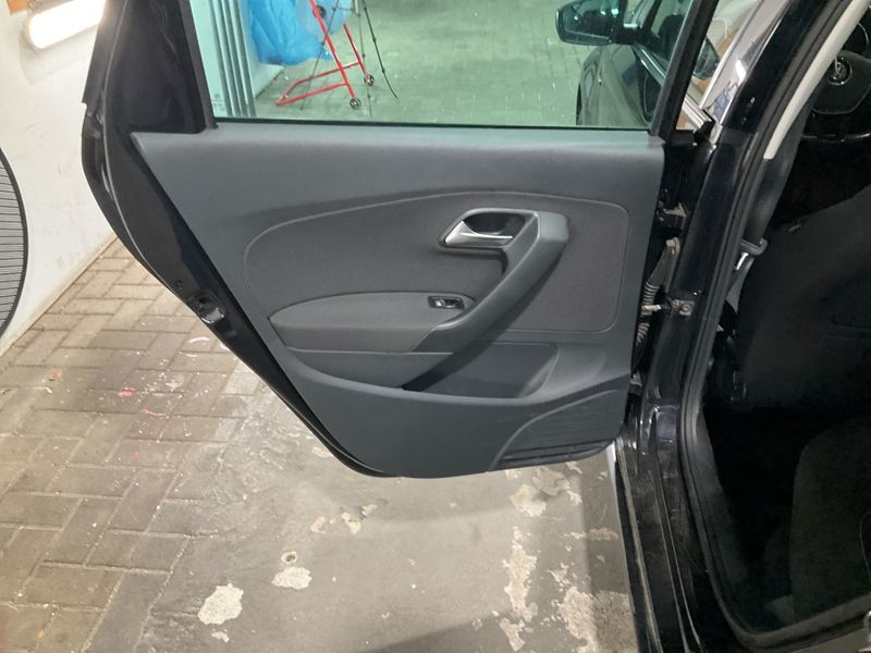 Volkswagen Polo 1.4 TDI Lounge BlueMotion Tech 2015 – снимка 34