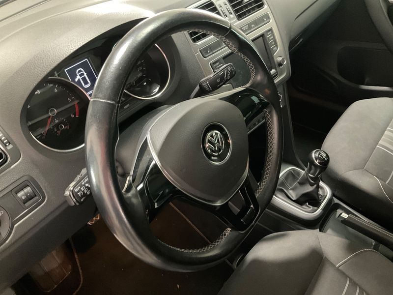 Volkswagen Polo 1.4 TDI Lounge BlueMotion Tech 2015 – снимка 47