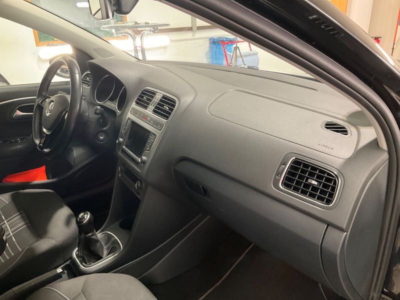 Volkswagen Polo 1.4 TDI Lounge BlueMotion Tech 2015 – снимка 30