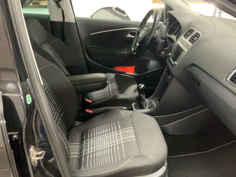 Volkswagen Polo 1.4 TDI Lounge BlueMotion Tech 2015 – снимка 16
