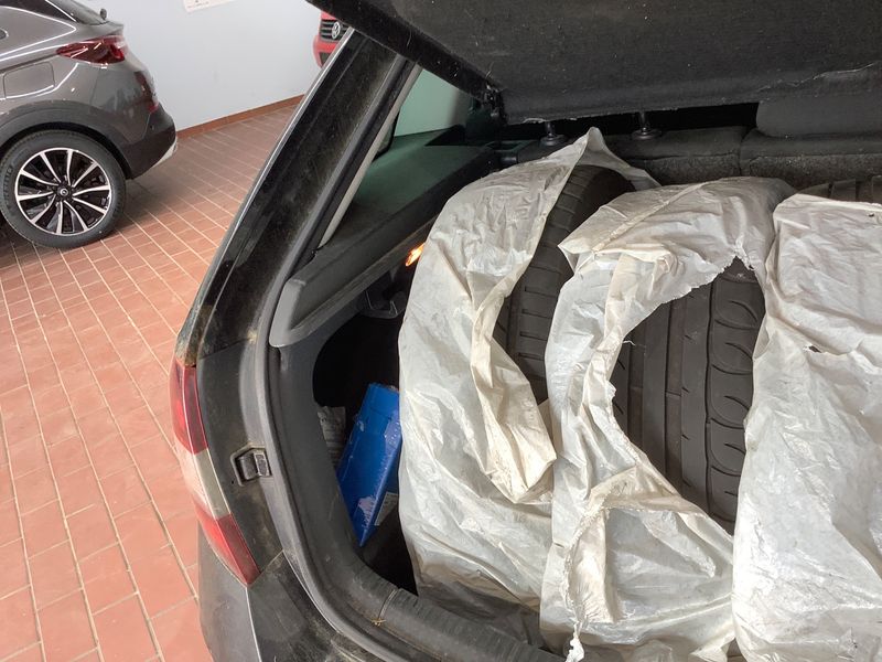 Skoda Rapid Spaceback 1.2 TSI Emotion Plus 2015 – снимка 40