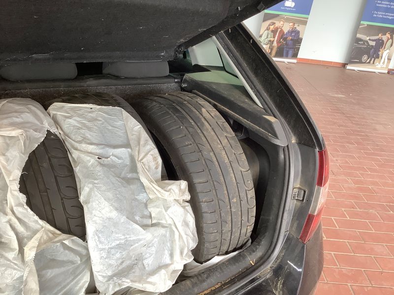 Skoda Rapid Spaceback 1.2 TSI Emotion Plus 2015 – снимка 39
