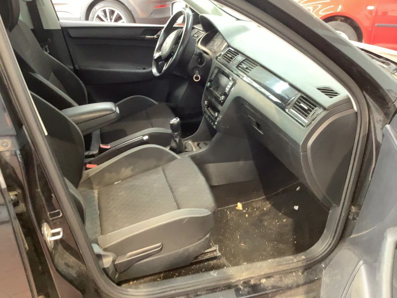 Skoda Rapid Spaceback 1.2 TSI Emotion Plus 2015 – снимка 17