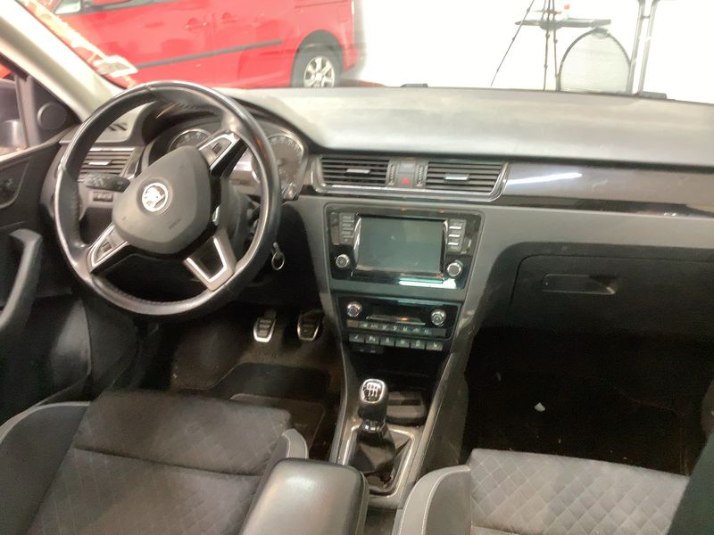 Skoda Rapid Spaceback 1.2 TSI Emotion Plus 2015 – снимка 18