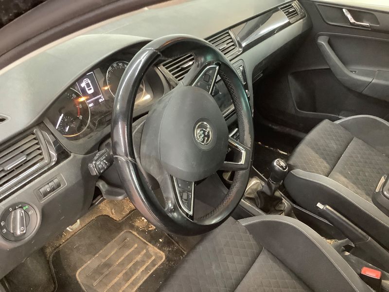 Skoda Rapid Spaceback 1.2 TSI Emotion Plus 2015 – снимка 43