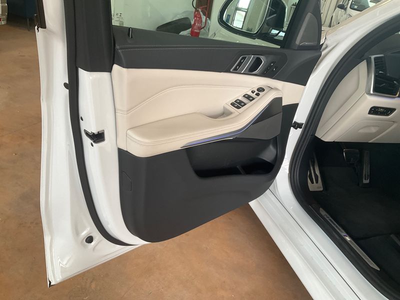 BMW X5 xDrive 30d Mild-Hybrid M Sport 2021 – снимка 21