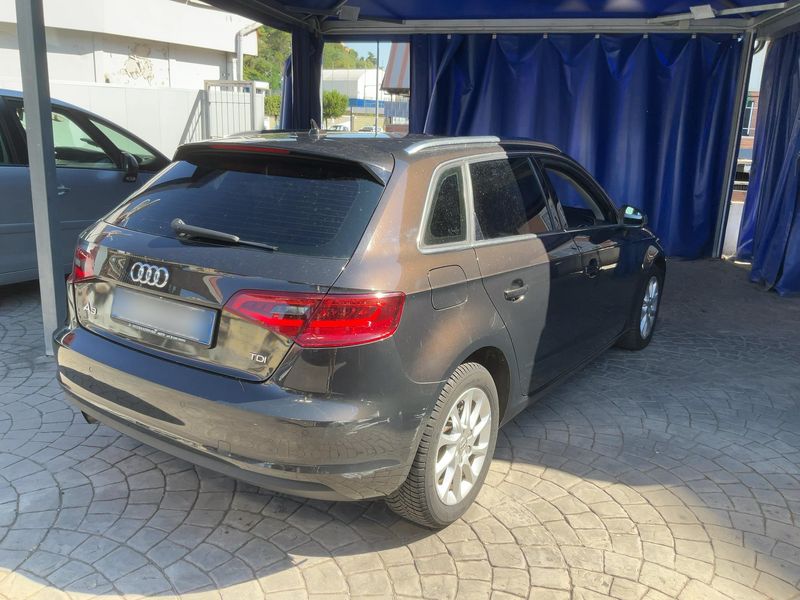 Audi A3 Sportback 1.6 TDI Attraction 2014 – снимка на щета 8