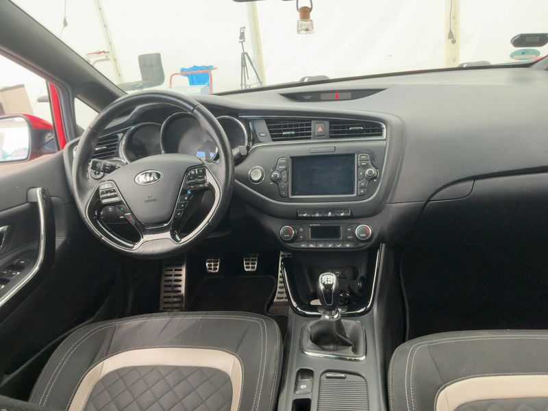 Kia cee'd 1.6 CRDi GT Line 2016 – снимка 18