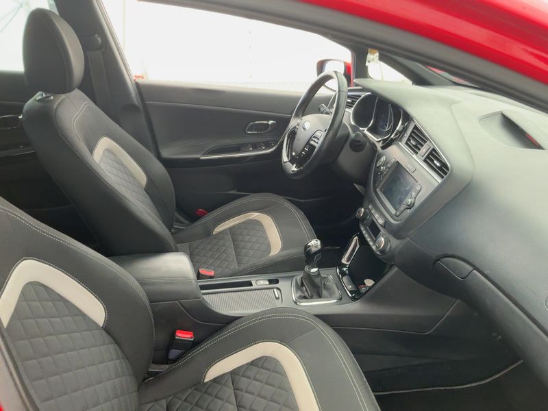 Kia cee'd 1.6 CRDi GT Line 2016 – снимка 17