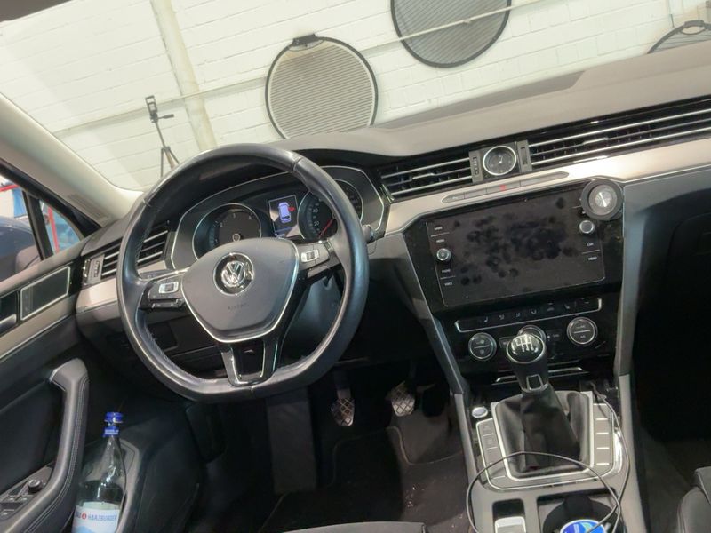 Volkswagen Passat 2.0 TDI Highline BlueMotion Tech 2018 – снимка 17