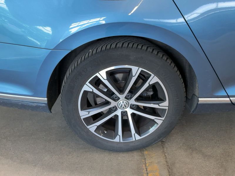 Volkswagen Passat 2.0 TDI Highline BlueMotion Tech 2018 – снимка 9