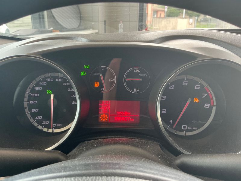 Alfa Romeo Giulietta 1.4 Turbo Distinctive 2010 – снимка 18