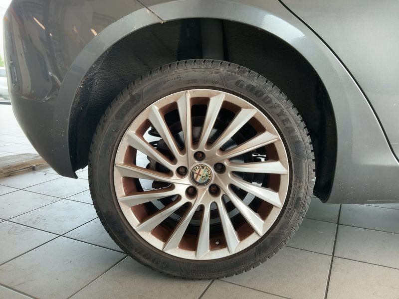Alfa Romeo Giulietta 1.4 Turbo Distinctive 2010 – снимка 9