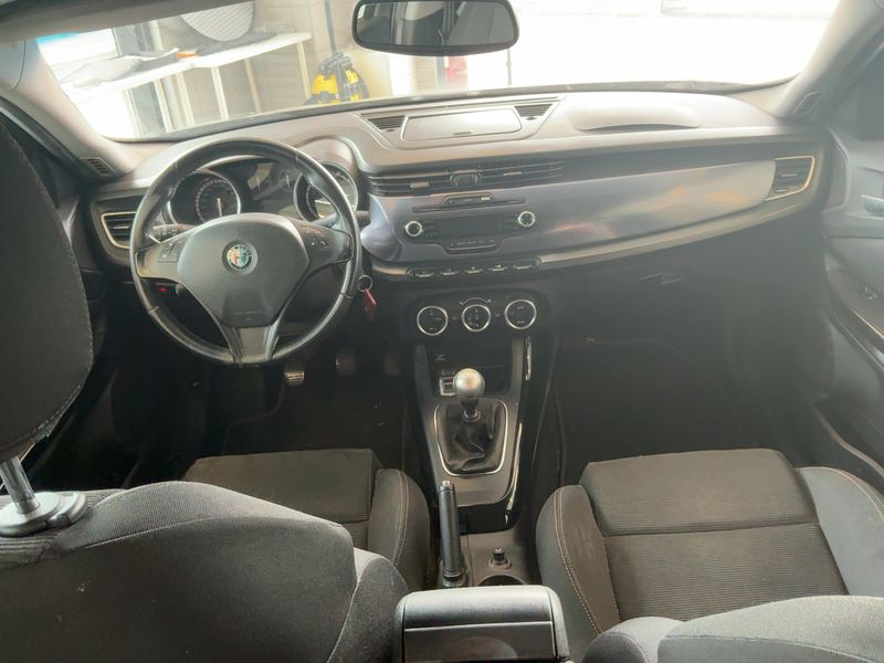 Alfa Romeo Giulietta 1.4 Turbo Distinctive 2010 – снимка 17