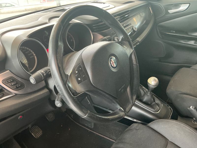 Alfa Romeo Giulietta 1.4 Turbo Distinctive 2010 – снимка 31