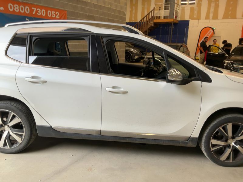 Peugeot 2008 1.2 PureTech Allure 2016 – снимка 10