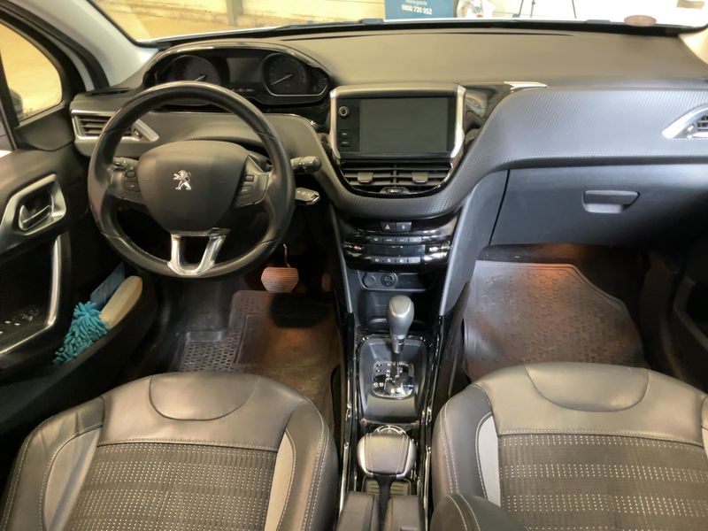 Peugeot 2008 1.2 PureTech Allure 2016 – снимка 17