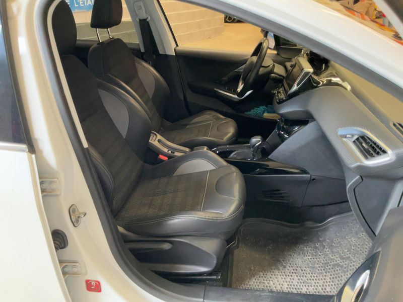 Peugeot 2008 1.2 PureTech Allure 2016 – снимка 16