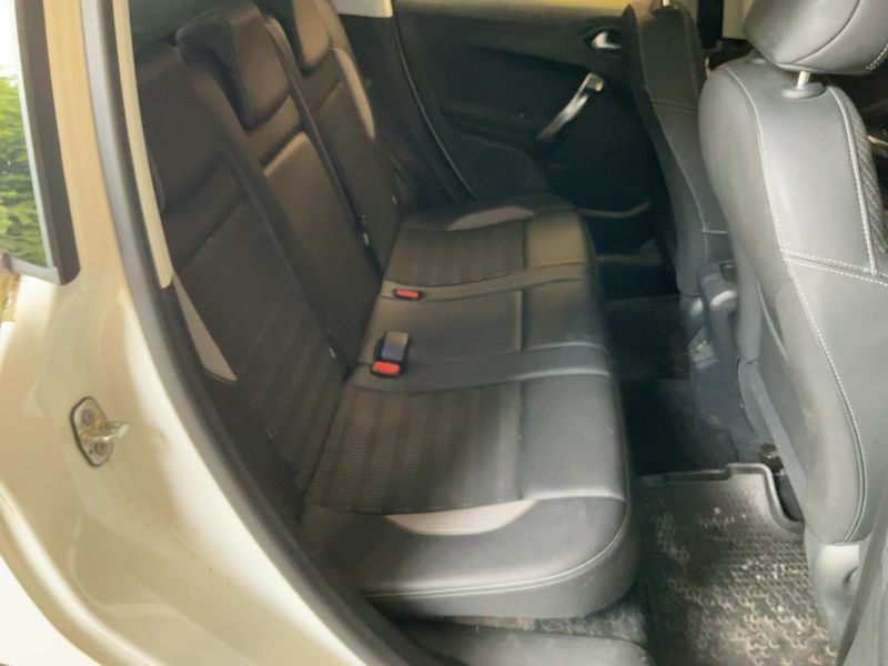 Peugeot 2008 1.2 PureTech Allure 2016 – снимка 19