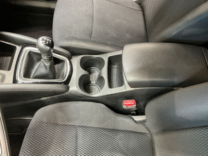 Nissan Qashqai 1.3 DIG-T Visia 2019 – снимка 24